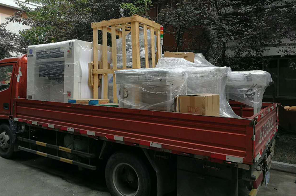 天長(zhǎng)客戶SMT設(shè)備專車送貨，貨到上門安裝調(diào)試