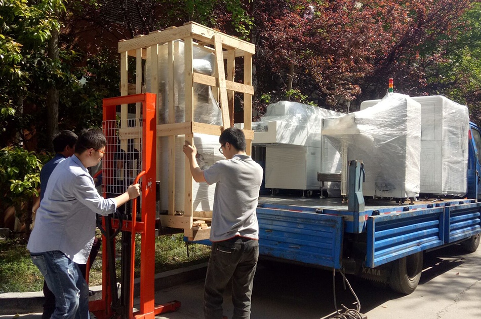 丹陽(yáng)客戶SMT設(shè)備專車送貨，貨到上門安裝調(diào)試