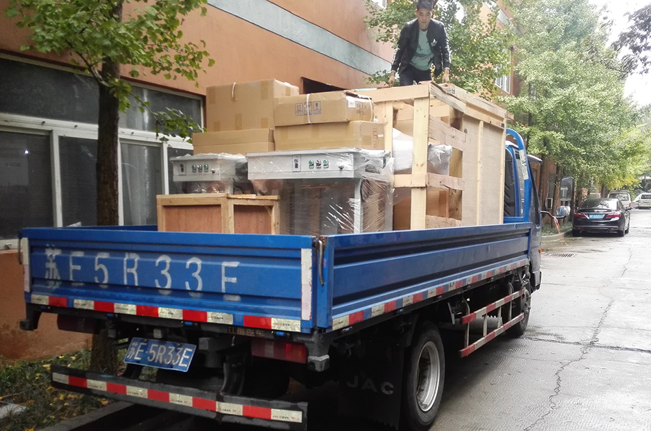 常州客戶SMT設(shè)備專車送貨，貨到上門安裝調(diào)試