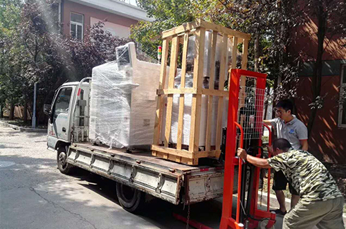 常熟客戶SMT設(shè)備專車送貨，貨到上門(mén)安裝調(diào)試