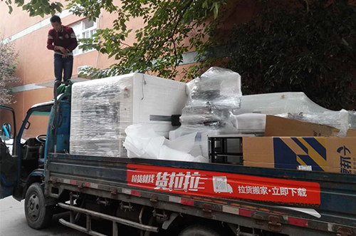 昆山客戶SMT設(shè)備專車送貨，貨到上門安裝調(diào)試