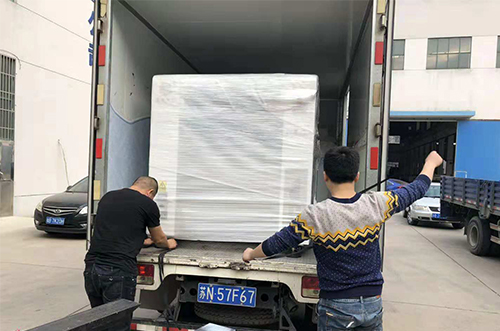 蘇州客戶SMT設(shè)備專車送貨，貨到上門安裝調(diào)試