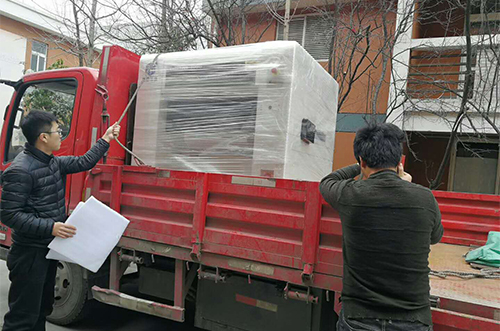 臺州客戶SMT設備專車送貨，貨到上門安裝調試