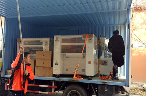 嘉善客戶SMT設備專車送貨，貨到上門安裝調試