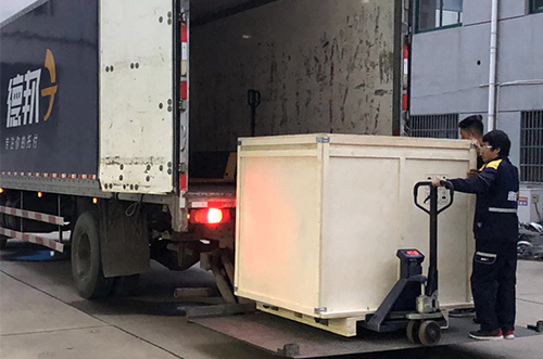 寧德客戶SMT設備專車送貨，貨到上門安裝調試