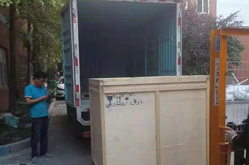 河南周口客戶SMT設(shè)備專車送貨，貨到上門安裝調(diào)