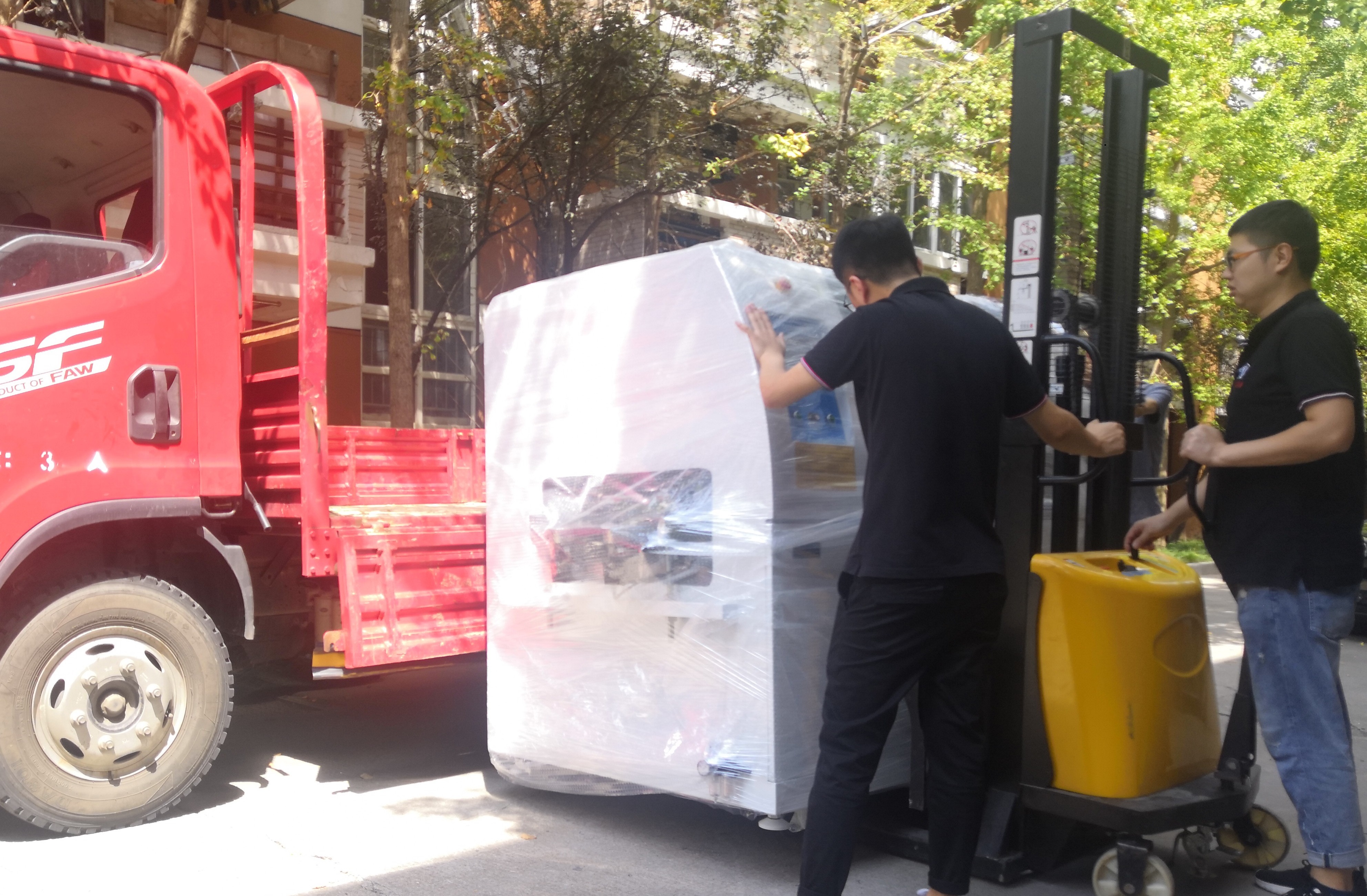 同舟共濟(jì)，一起拼搏加油！！